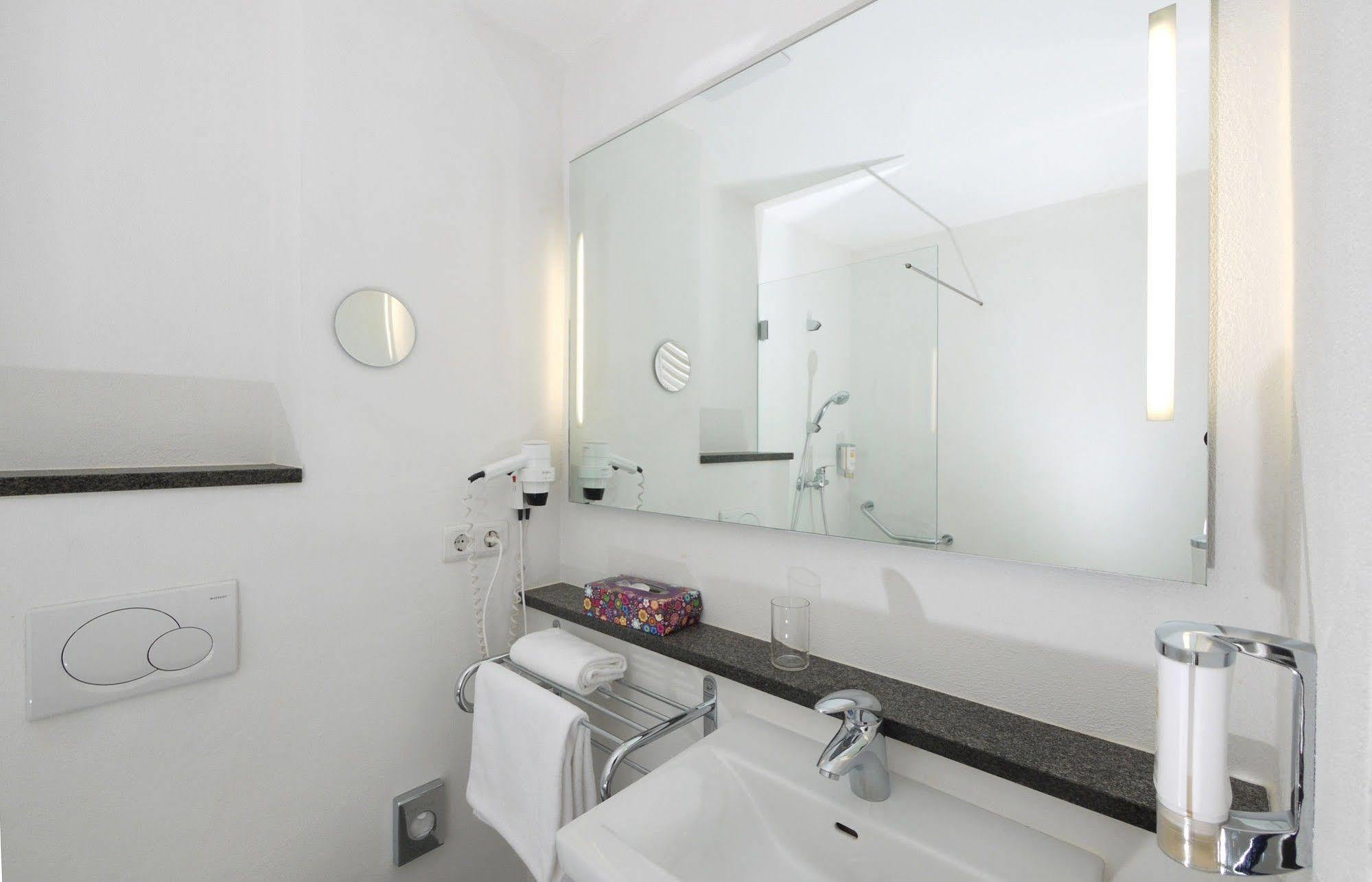 Hotel Pinger Ремаґен Екстер'єр фото